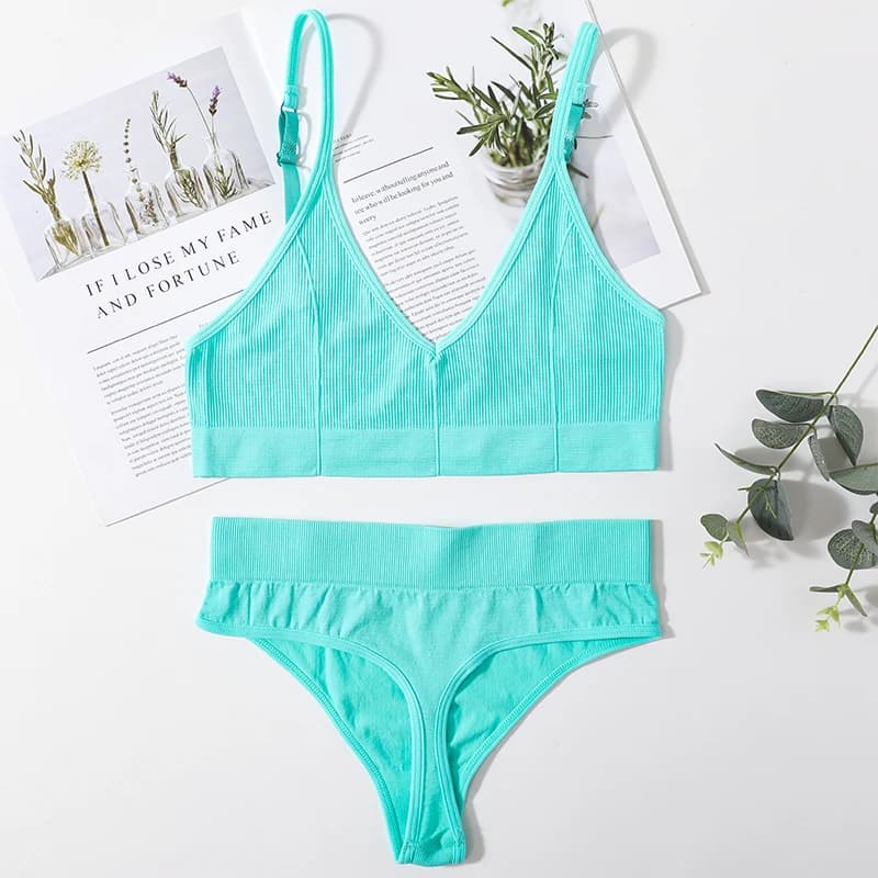Women's Seamless Bralette And Thong Set