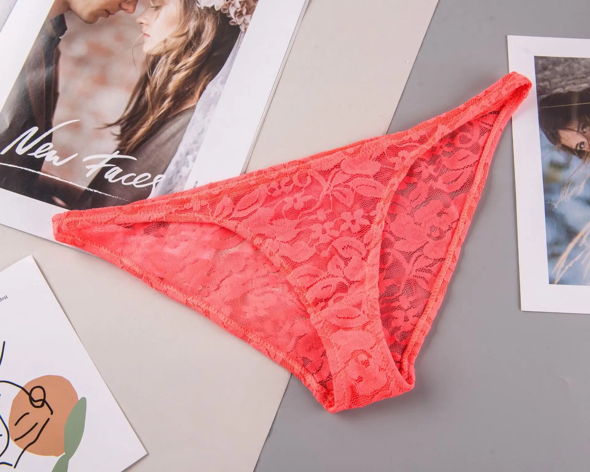 Women's Seamless Lace Low-Waist Briefs