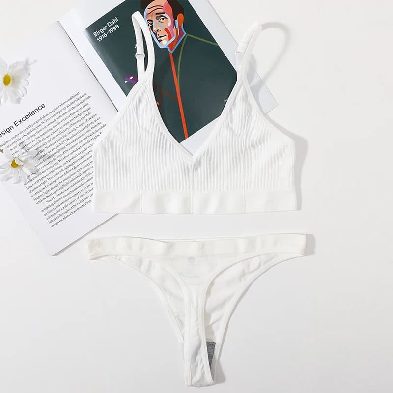 Women's Seamless Bralette And Thong Set