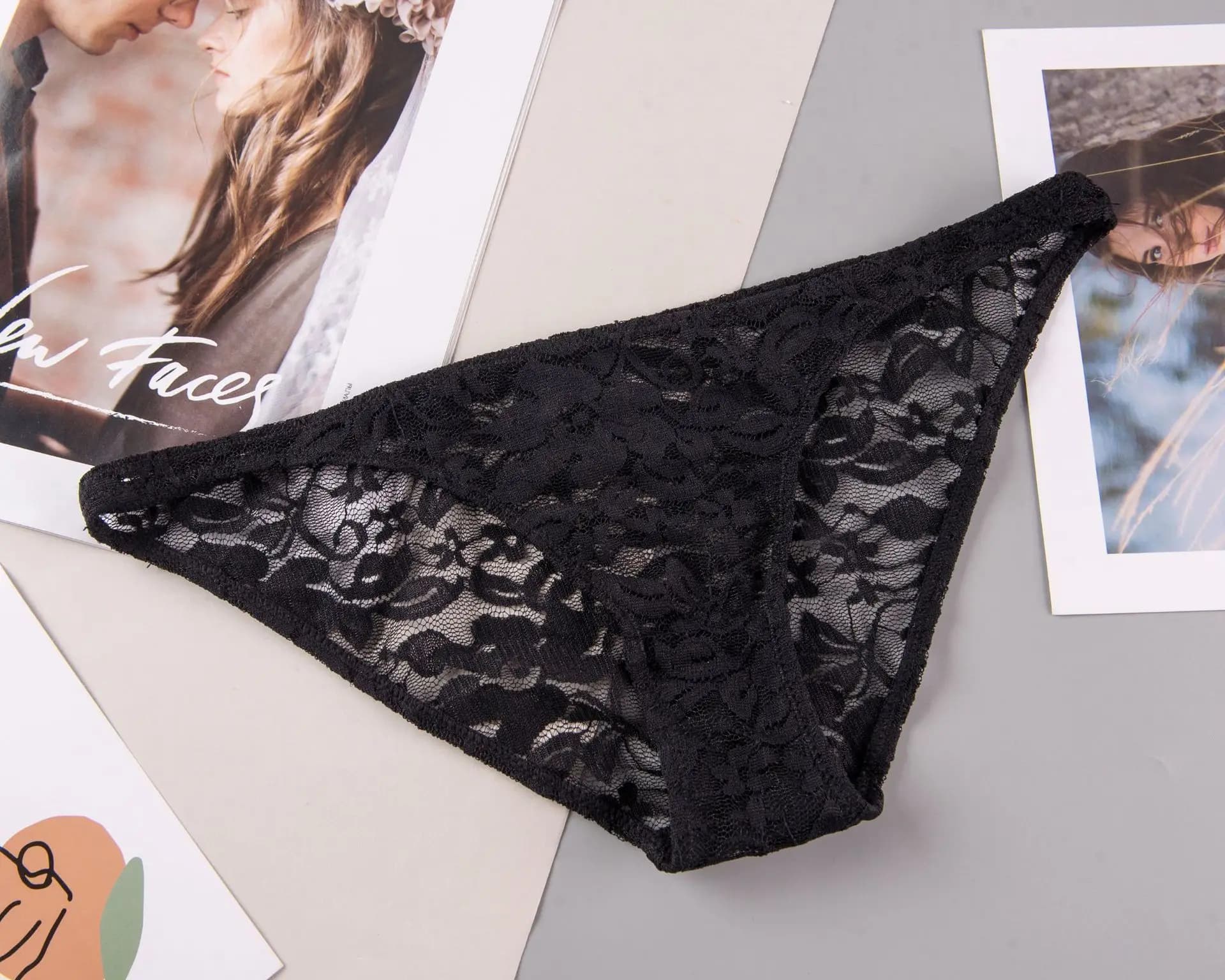 Women's Seamless Lace Low-Waist Briefs