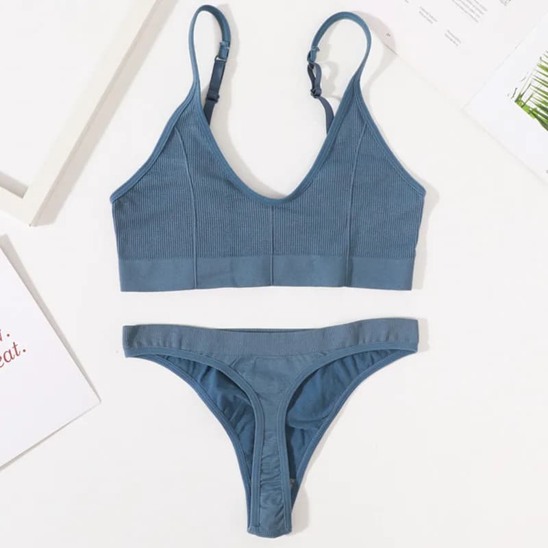 Women's Seamless Bralette And Thong Set