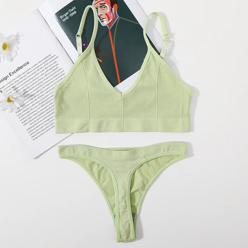 Women's Seamless Bralette And Thong Set