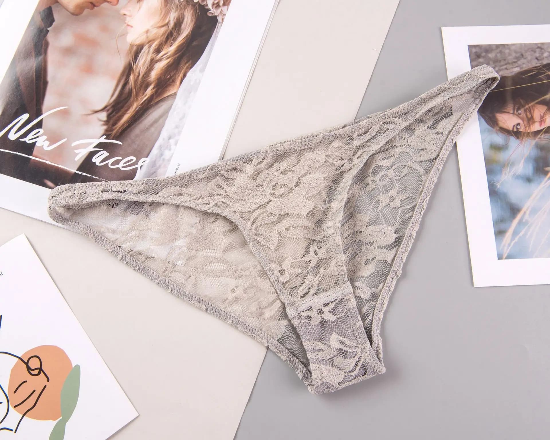 Women's Seamless Lace Low-Waist Briefs