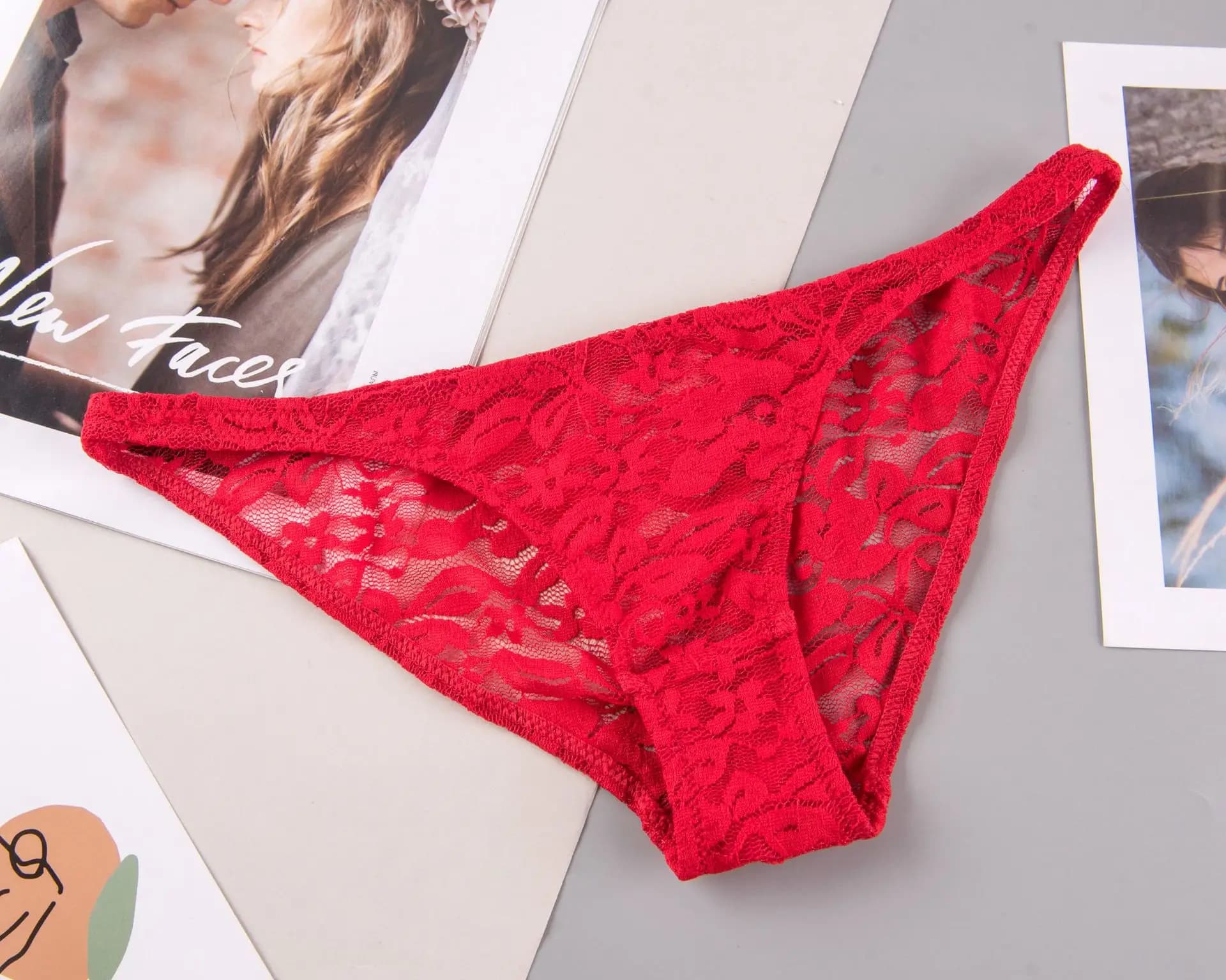 Women's Seamless Lace Low-Waist Briefs