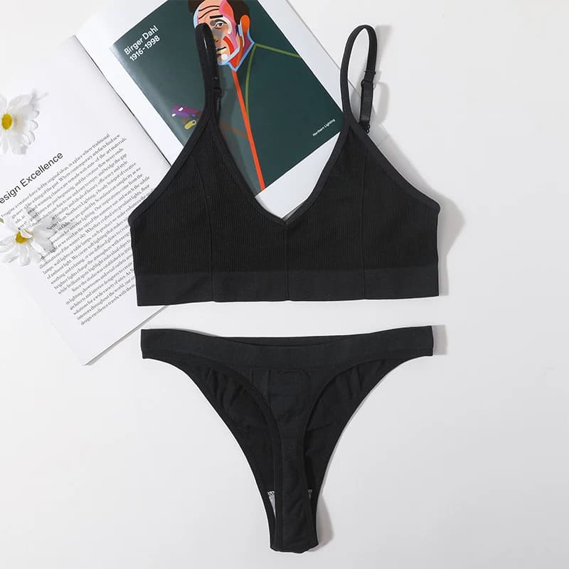 Women's Seamless Bralette And Thong Set