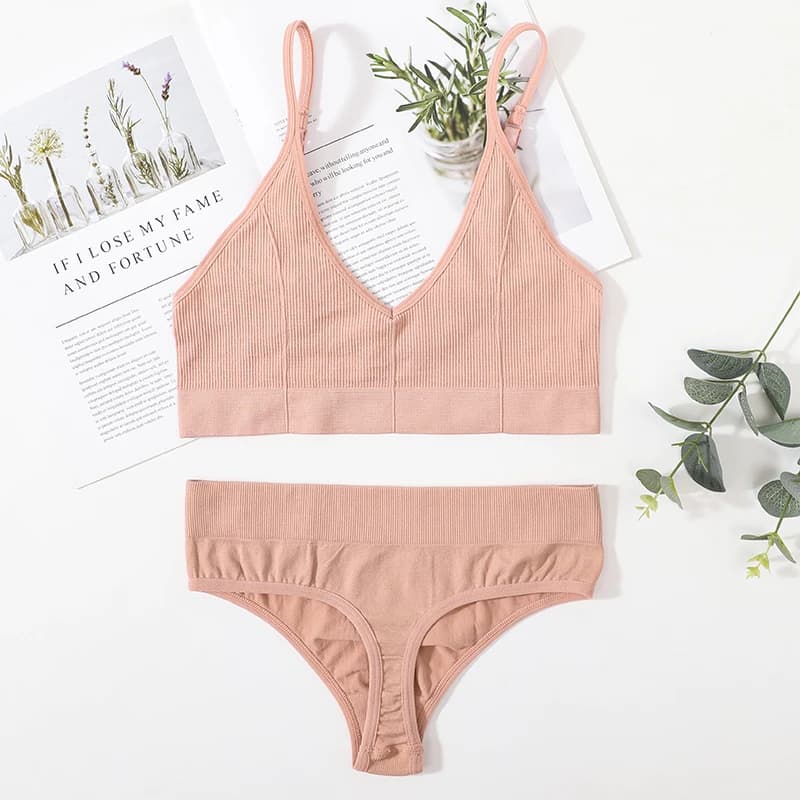 Women's Seamless Bralette And Thong Set
