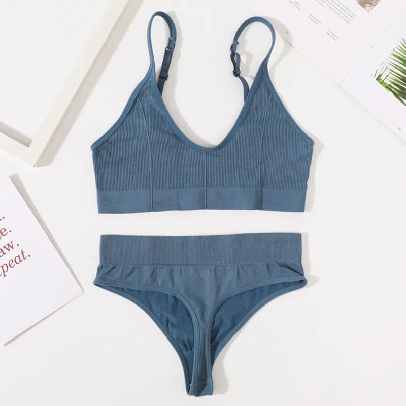 Women's Seamless Bralette And Thong Set