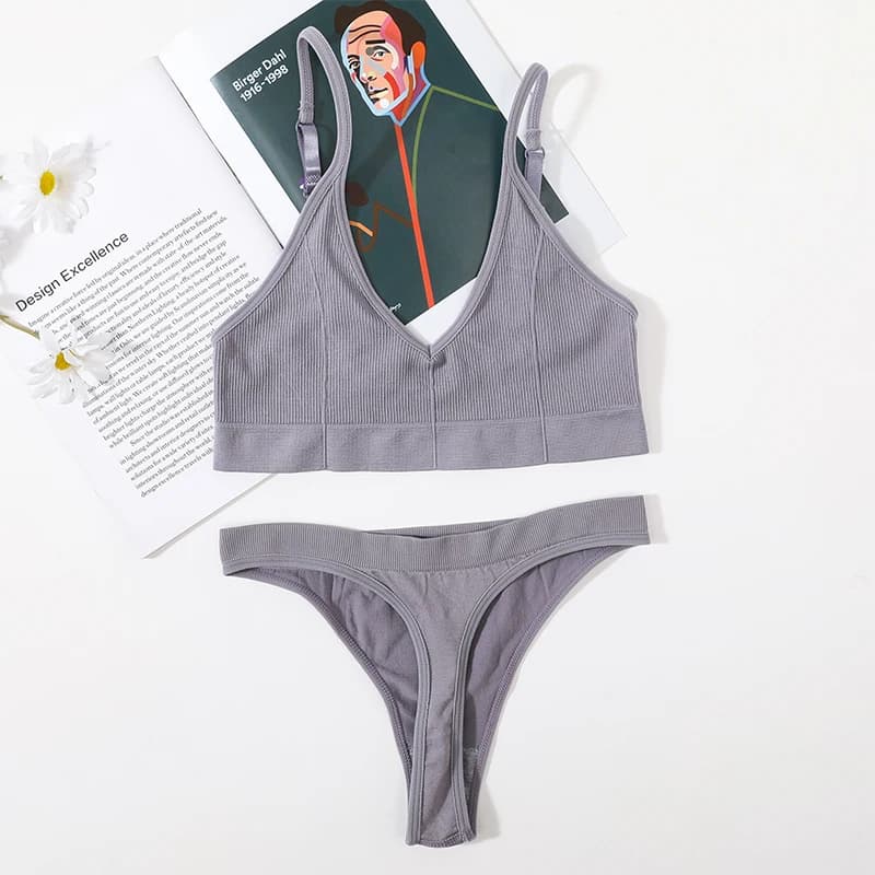 Women's Seamless Bralette And Thong Set