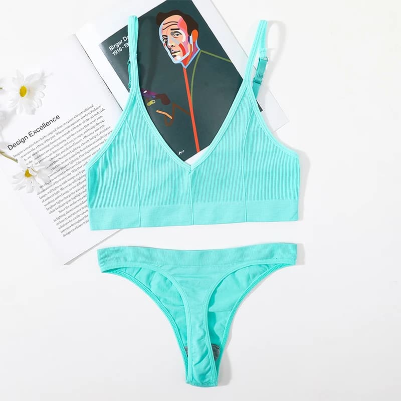 Women's Seamless Bralette And Thong Set