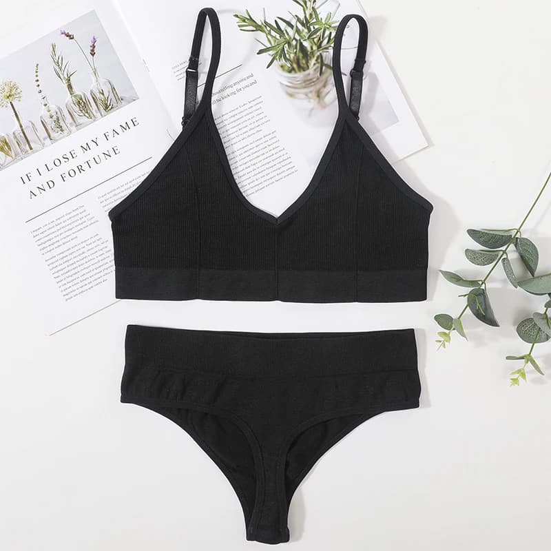 Women's Seamless Bralette And Thong Set
