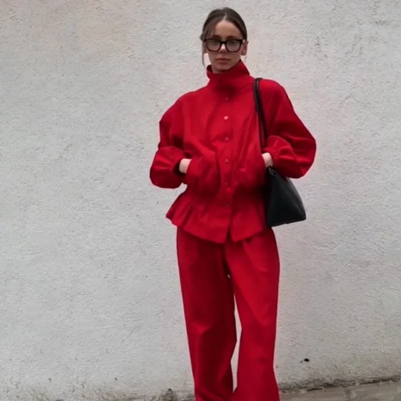 Casual Sporty Jacket with Red Collar