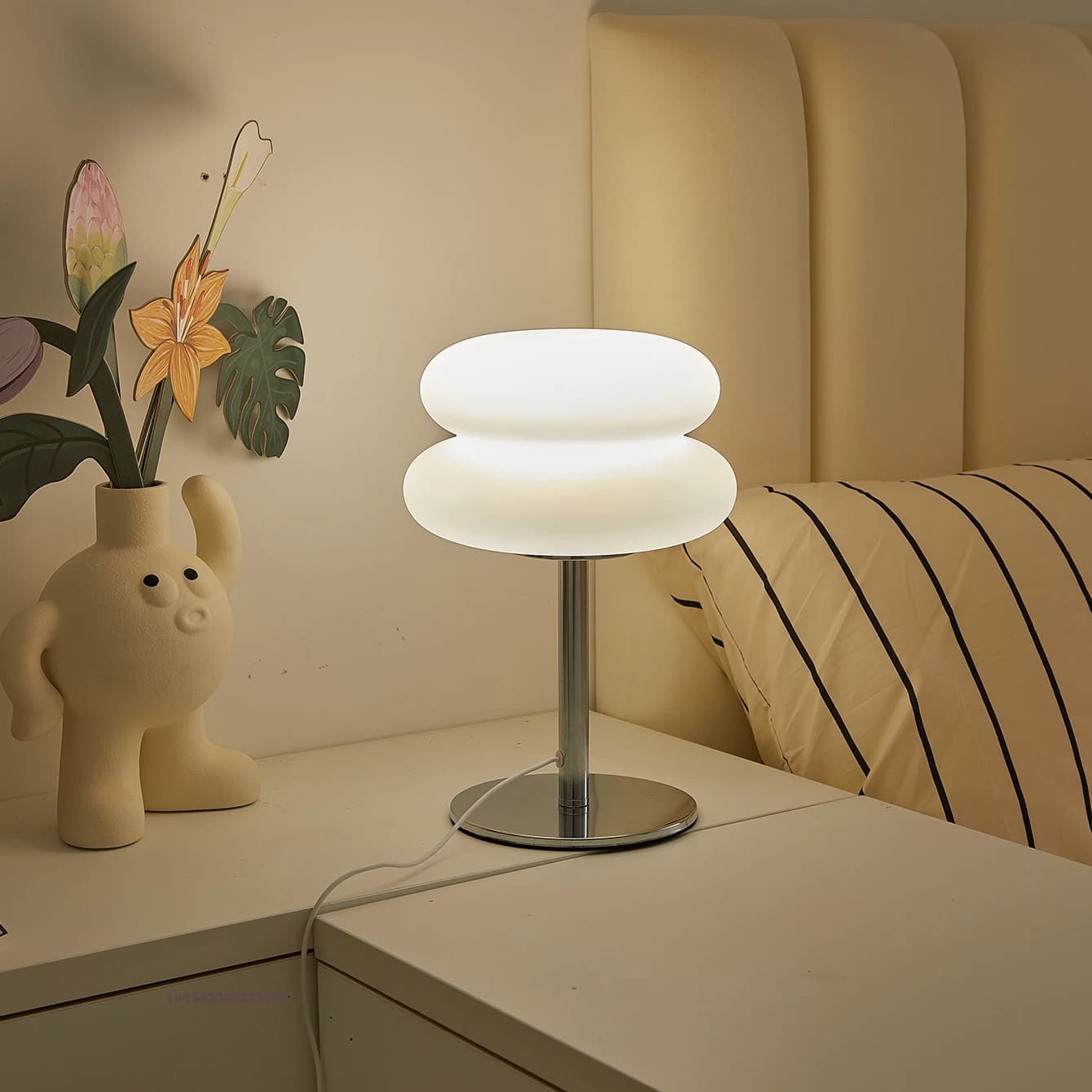 Creamy Bedside Table Lamp with USB Dimming