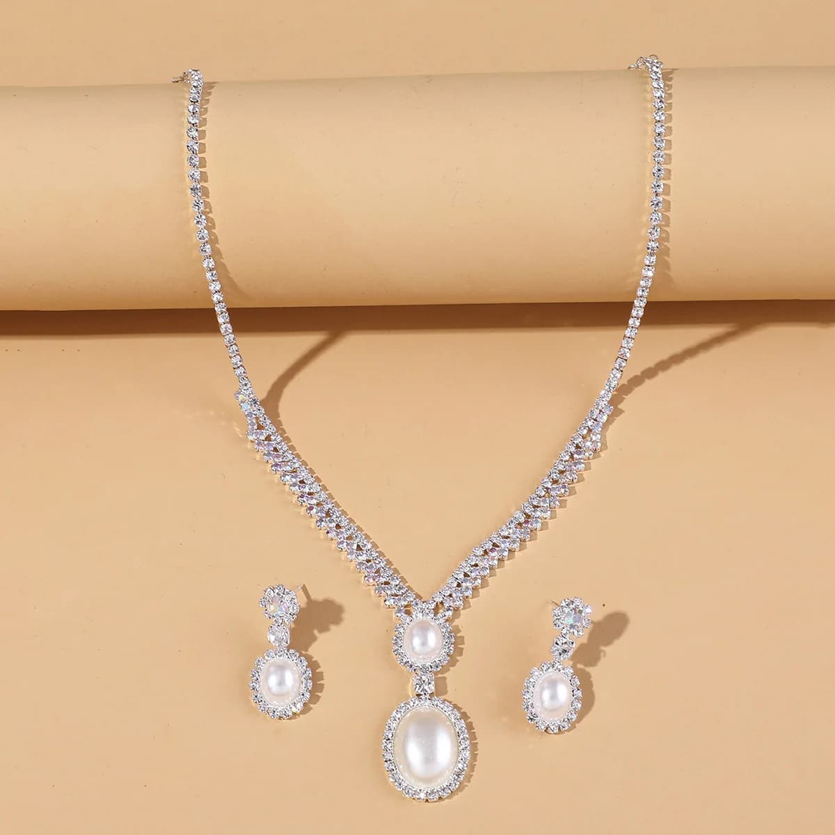 Jewelry Wholesale Fashion New Necklace Earrings Bracelet Set Shiny Bride Jewelry Set Collarbone Necklace