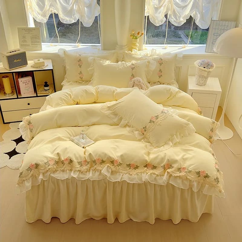 4PCS Embroidery Lace Bedding Set (Duvet Cover + Bed Sheet + Pillowcase) Quilt Cover Set Comfortable Ruffle Bedding Set Bedspread