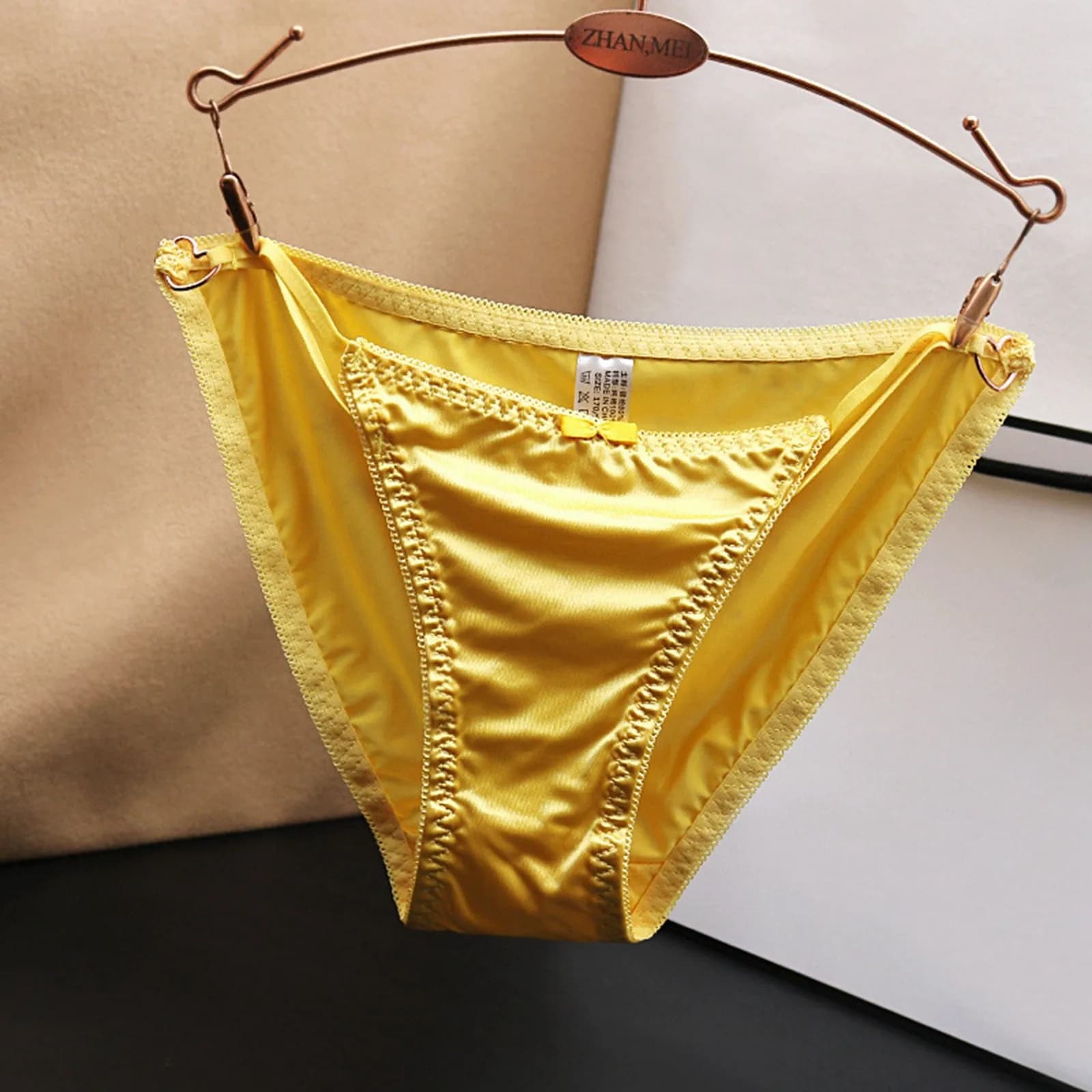 Low-Rise Seamless Satin Underwear With Embroidery