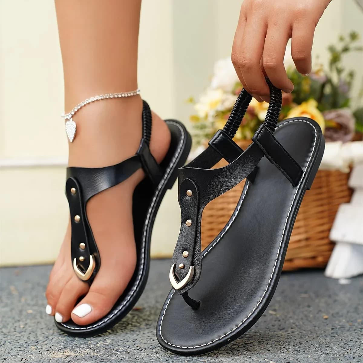 Sandals Women Toe Post Studded Sandals Simple Solid Colour Outside Thin Bottom Open Toe Clip Toe Beach Sandals Ladies Shoes