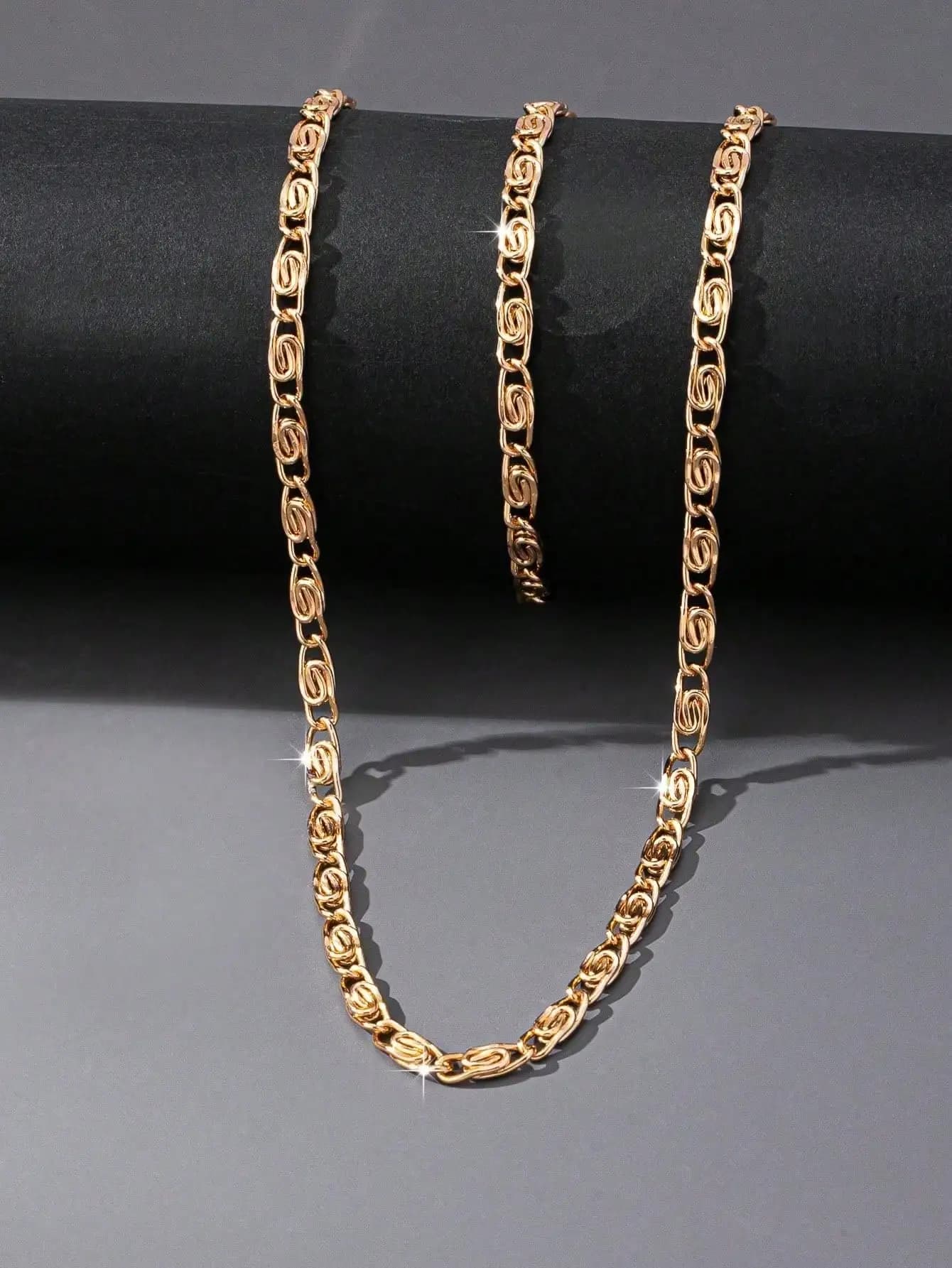 A Set of Sexy and Casual Women's Necklaces and Bracelets, a Fashionable and Versatile Women's Jewelry Set