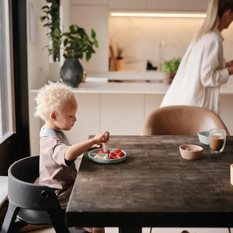 Waterproof Silicone Baby Bib With Crumb Catcher
