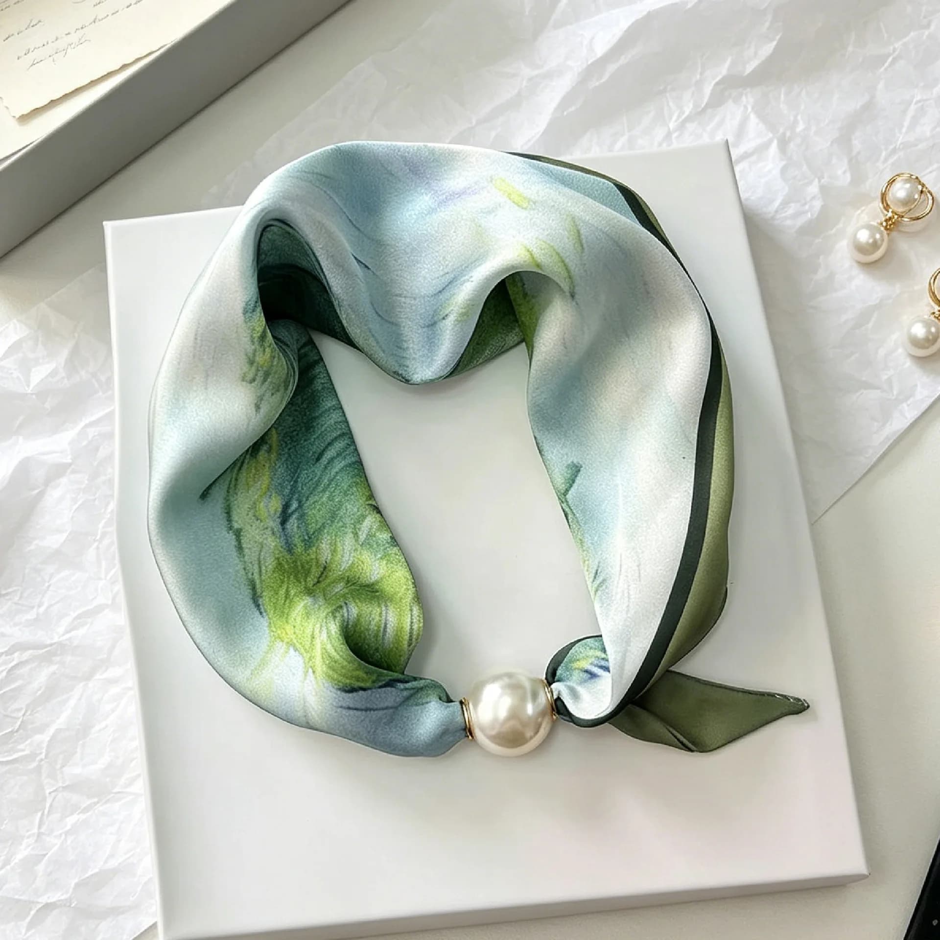 Pearl Stripe Magnetic Buckle Scarf