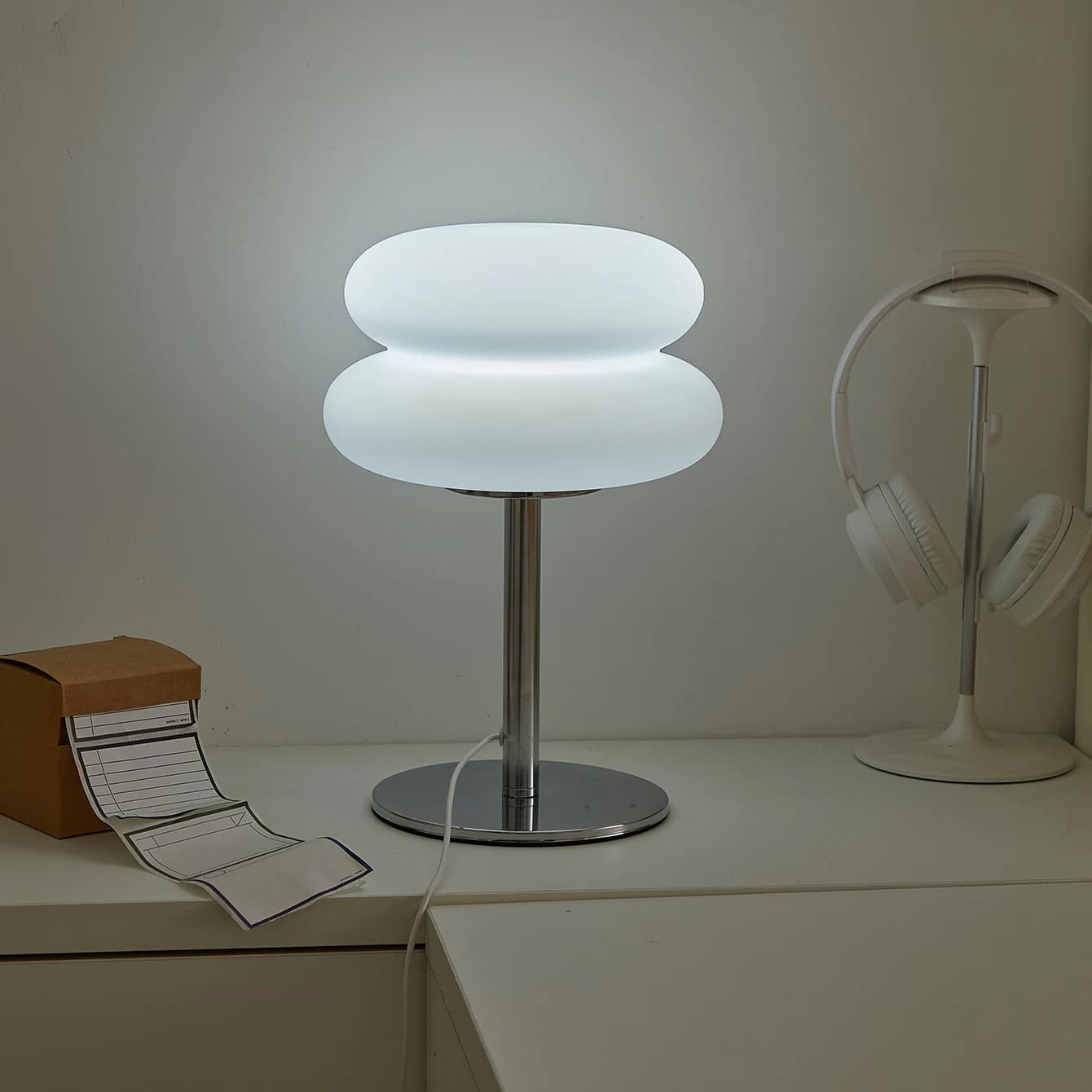 Creamy Bedside Table Lamp with USB Dimming