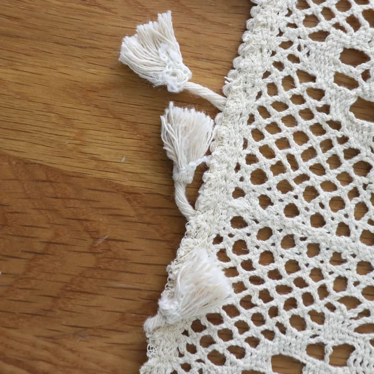 White Jacquard Table Runner With Tassel