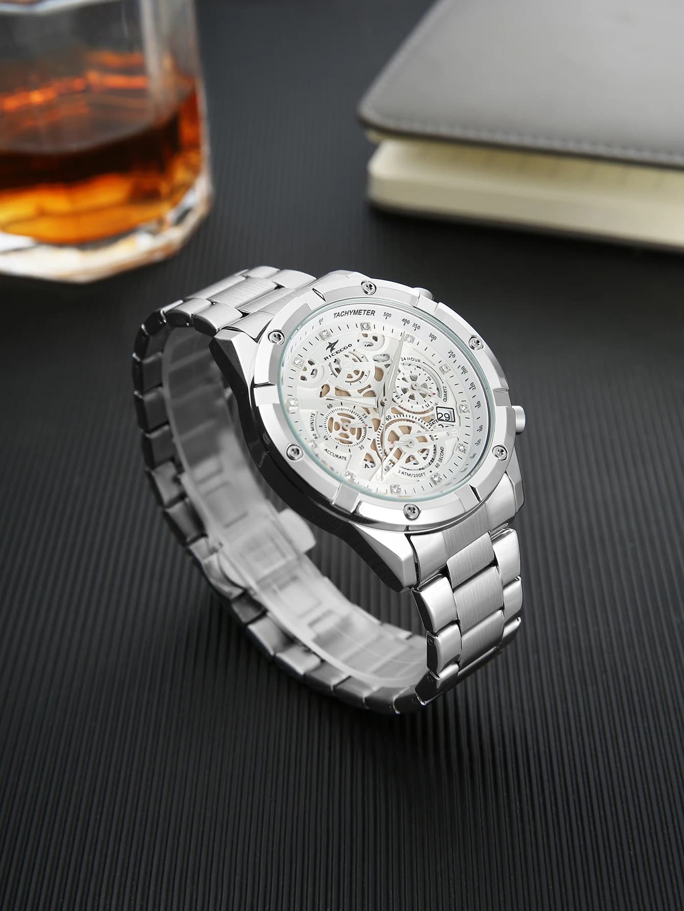 Men's Watch with Multifunctional Chronograph, Stylish Wristwatch for an Active Lifestyle, Durable Design Suitable for Various Occasions