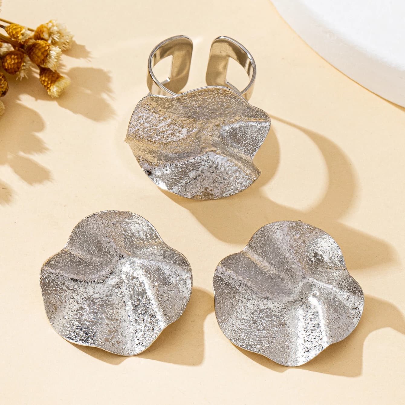 A Set of Women's Jewelry: Irregular Geometric Shapes, Fashionable and Simple Earrings and Ring Set, Suitable for Daily Wear and Vacation Wear