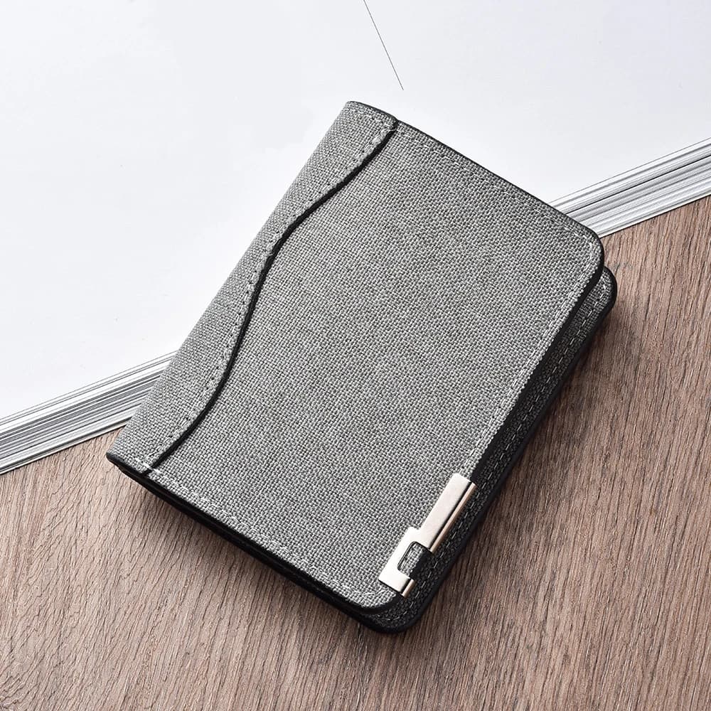 Men's Minimalist Wallet with Metal Accents and Solid Color Design, Capable of Holding Banknotes, Credit Cards and a Card Holder.