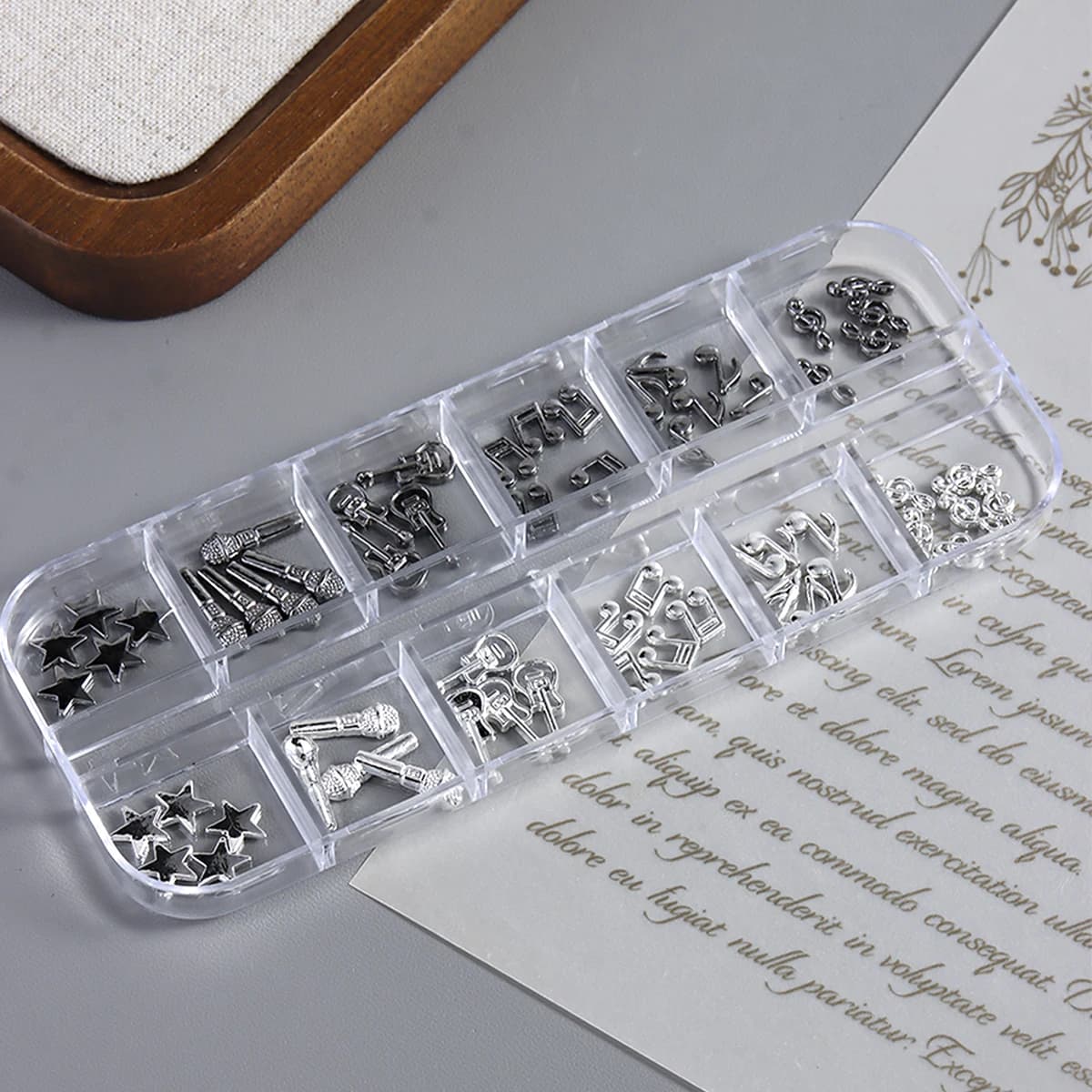 Nail art musical symbol alloy ornaments, a mix of 3D metal accessories, retro punk hollowed-out musical note nail art ornaments.