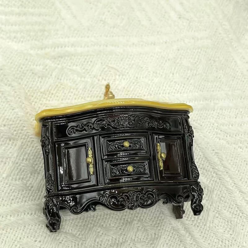 Dollhouse Decoration Accessories; Mini Bathroom Furniture with Basin, Sink and Mirror.