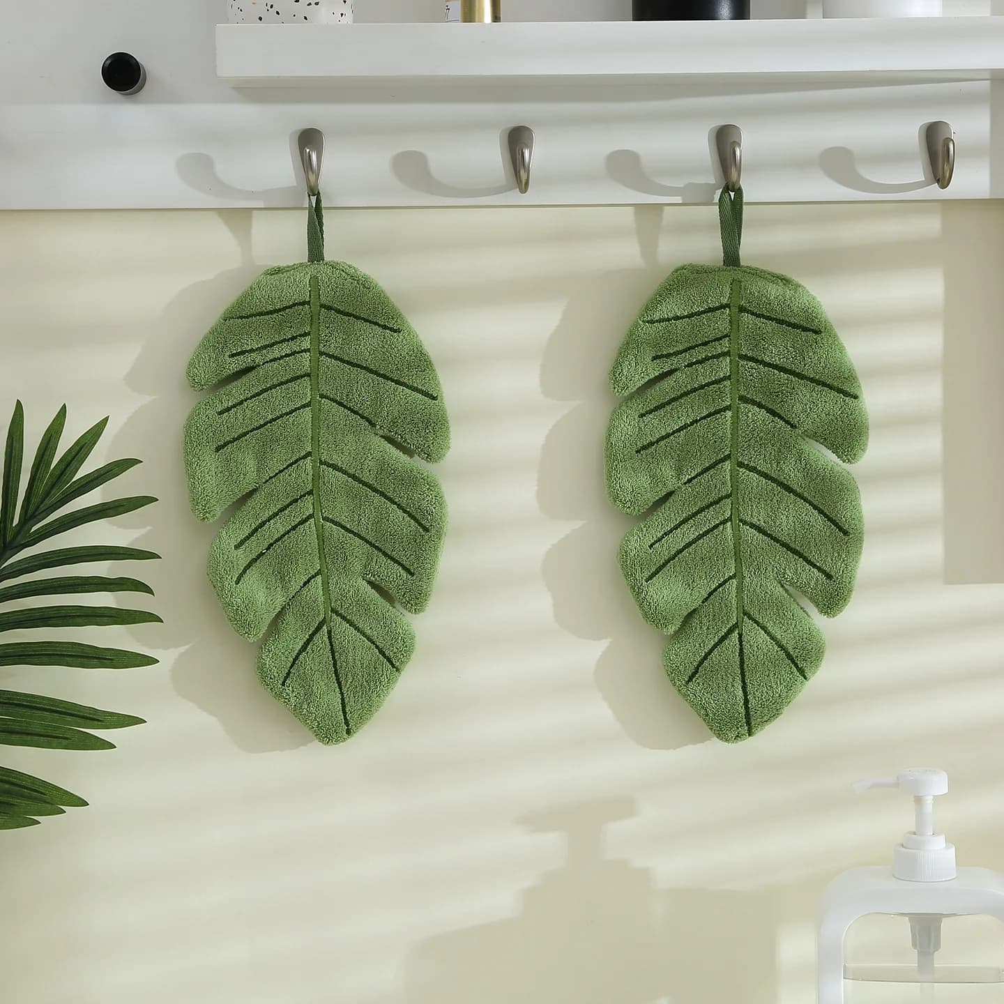 Leaf-Shaped Hand Towels, 2-Pack
