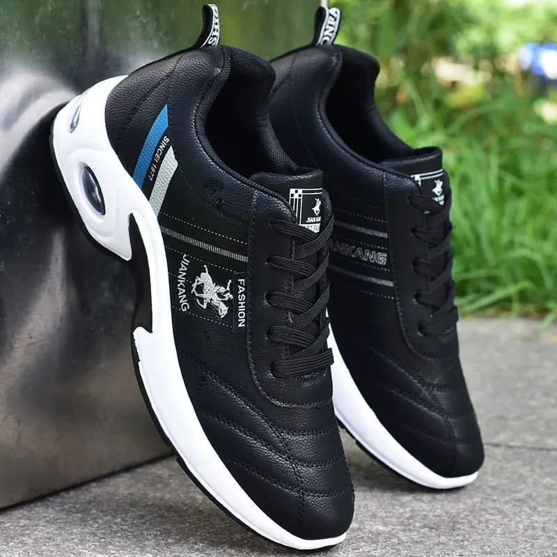 Men's leather sneakers Casual versatile shoes Outdoor non slip running footwear Fashion men's board shoes Zapatos Homme