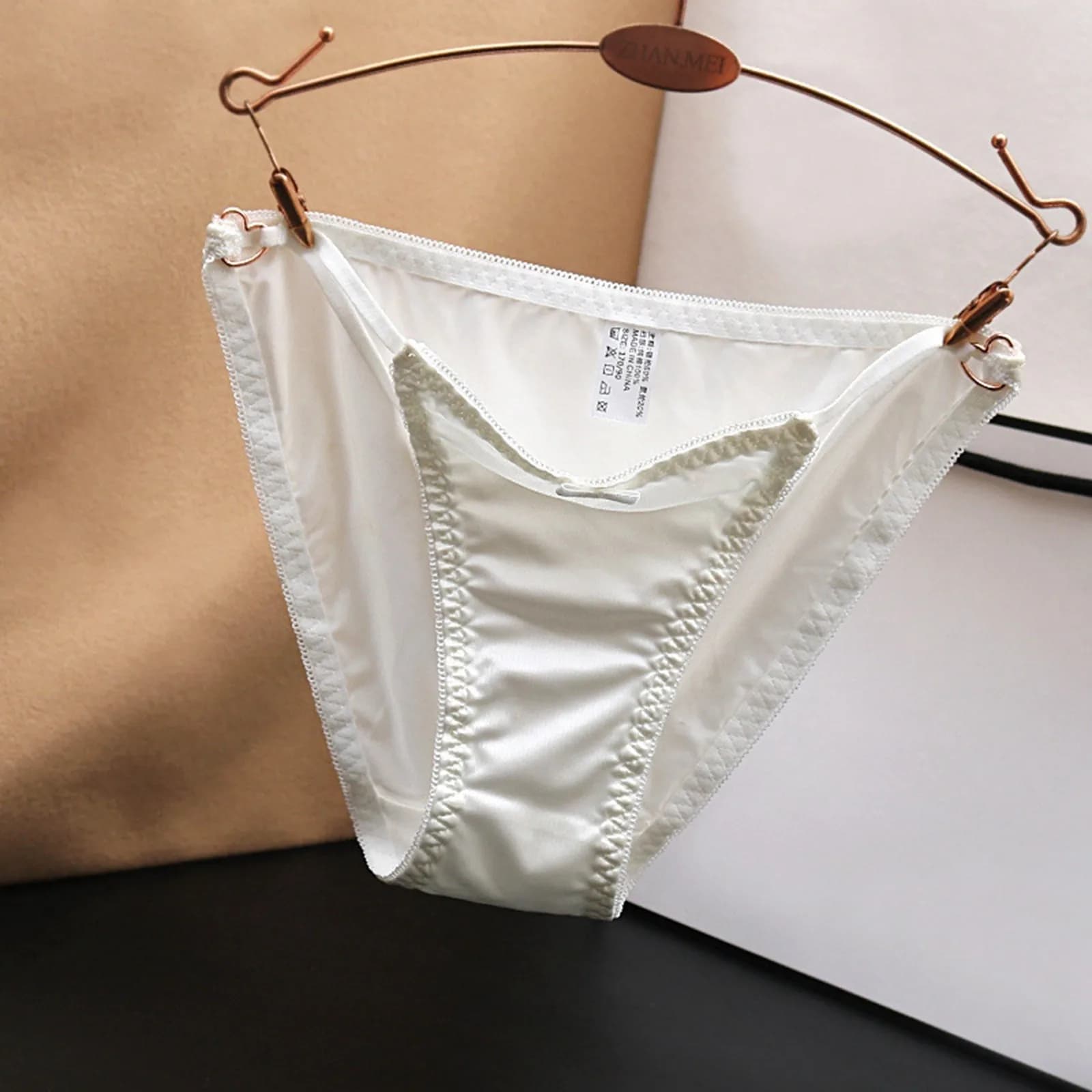 Low-Rise Seamless Satin Underwear With Embroidery