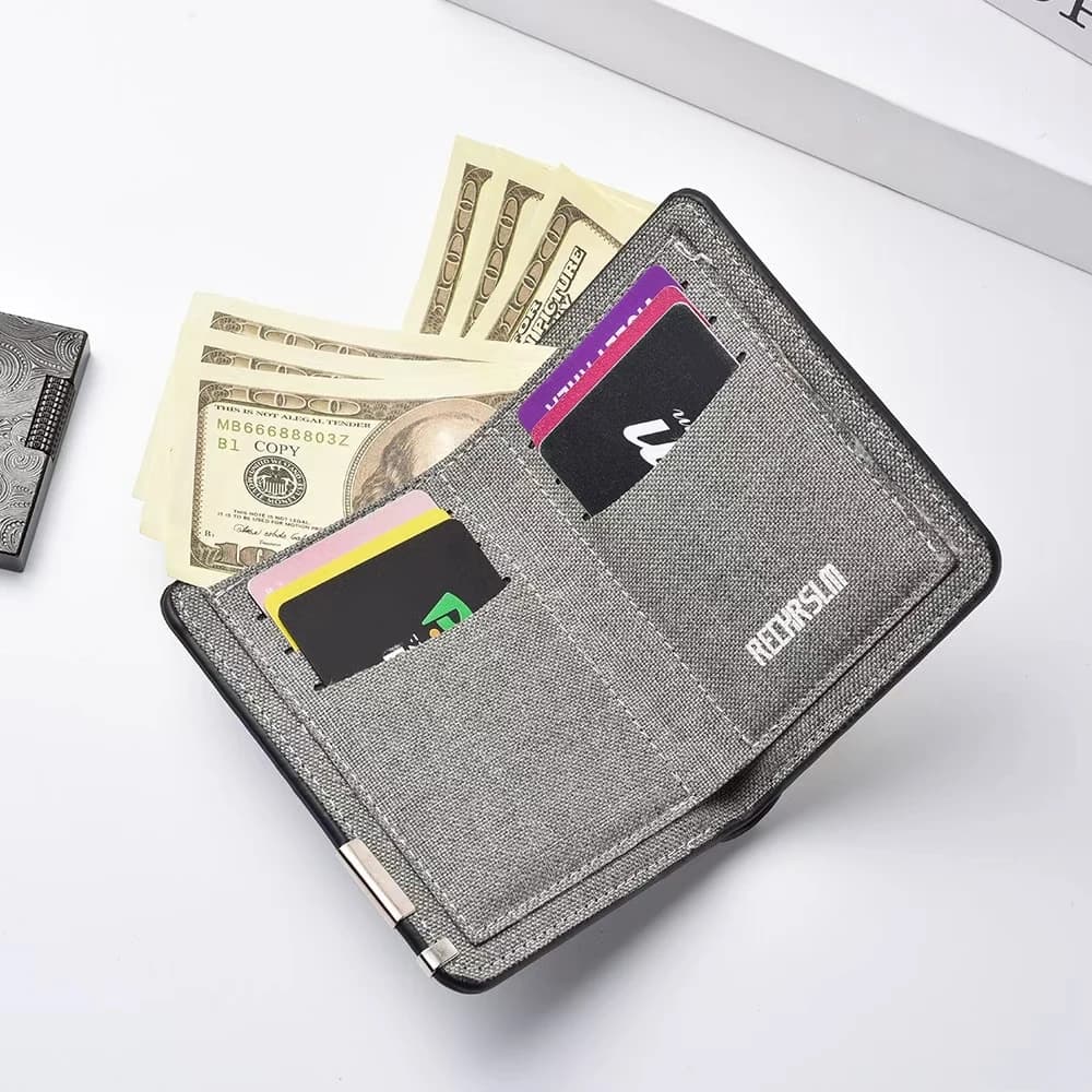 Men's Minimalist Wallet with Metal Accents and Solid Color Design, Capable of Holding Banknotes, Credit Cards and a Card Holder.