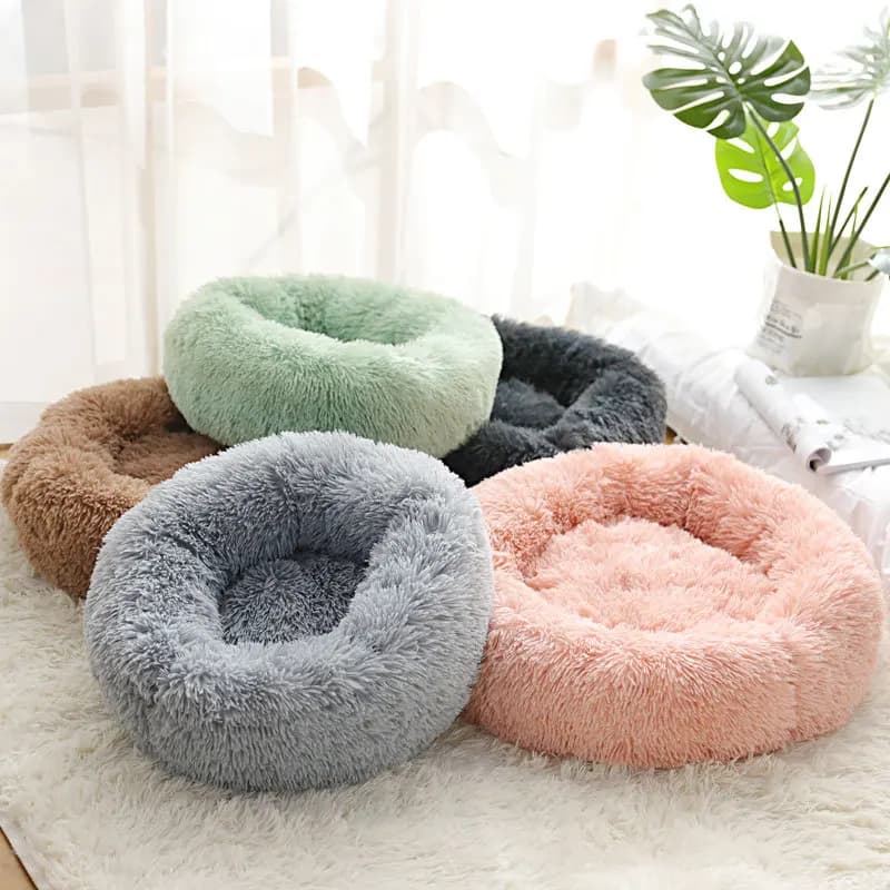 Furry pet bed - round cat bed and dog bed - soft and fluffy pet bed - ideal sleeping companion for kittens and puppies