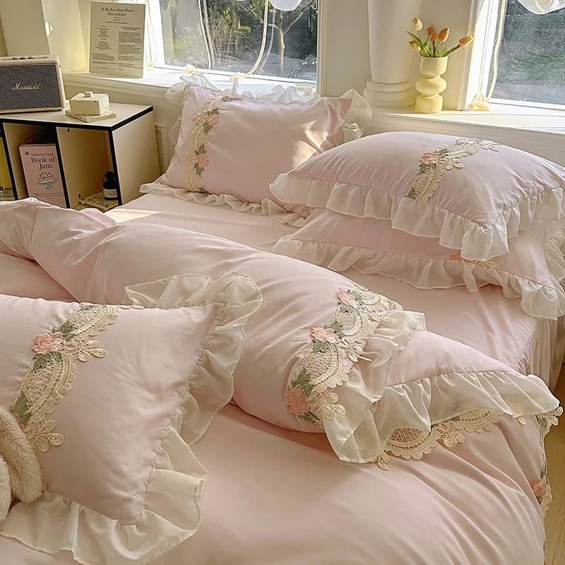 4PCS Embroidery Lace Bedding Set (Duvet Cover + Bed Sheet + Pillowcase) Quilt Cover Set Comfortable Ruffle Bedding Set Bedspread
