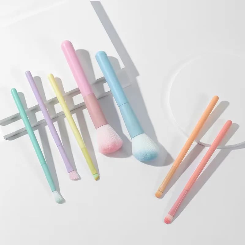 A full set of makeup tools including 7 colored makeup brushes, loose powder, contouring, eyeshadow, eyebrow brushes, etc
