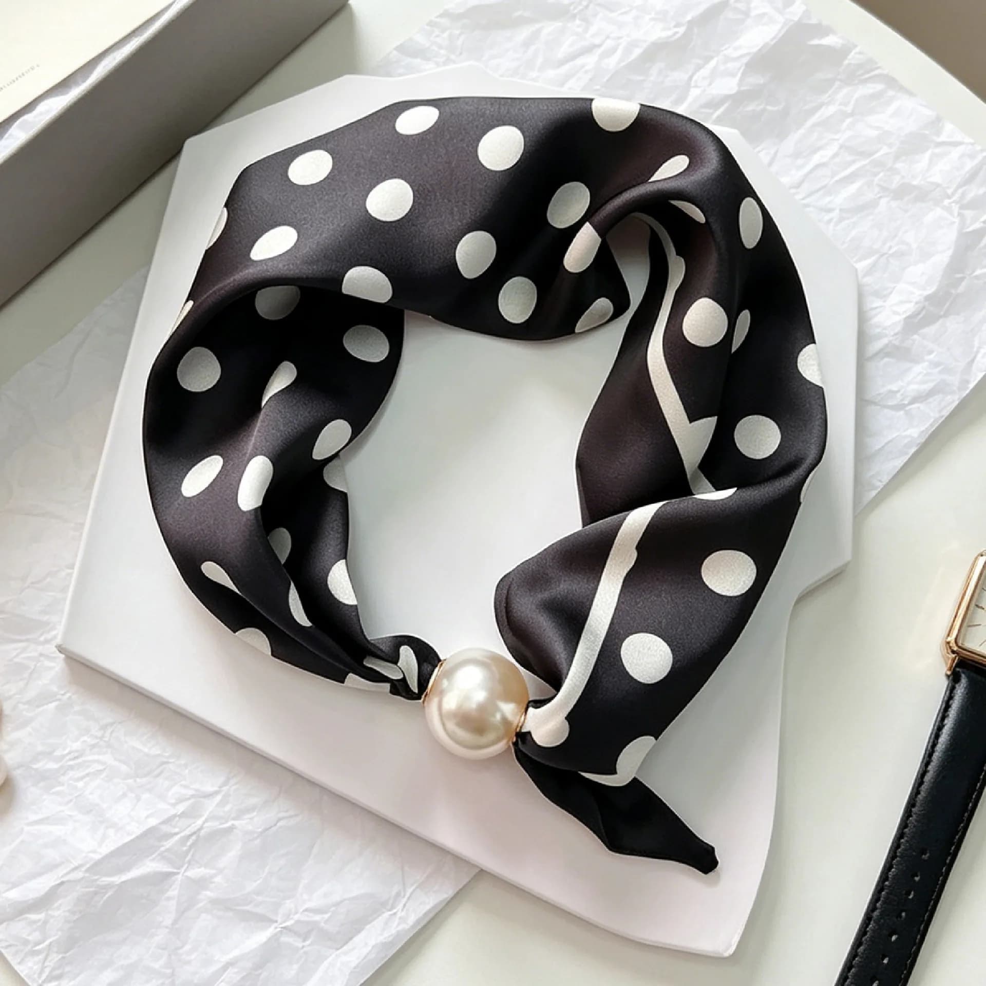 Pearl Stripe Magnetic Buckle Scarf