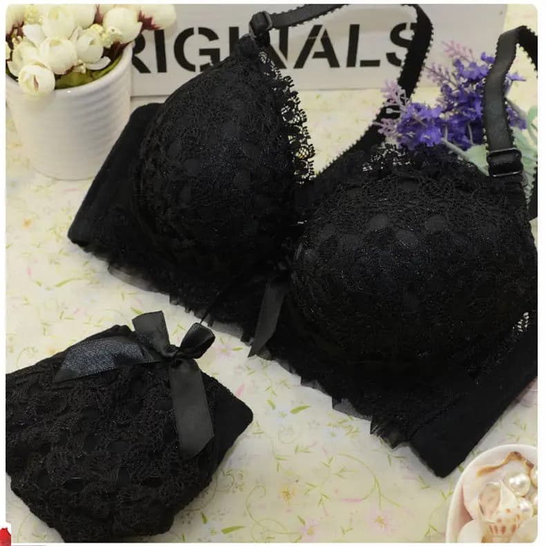 Lace Push-Up Bra and Panty Set