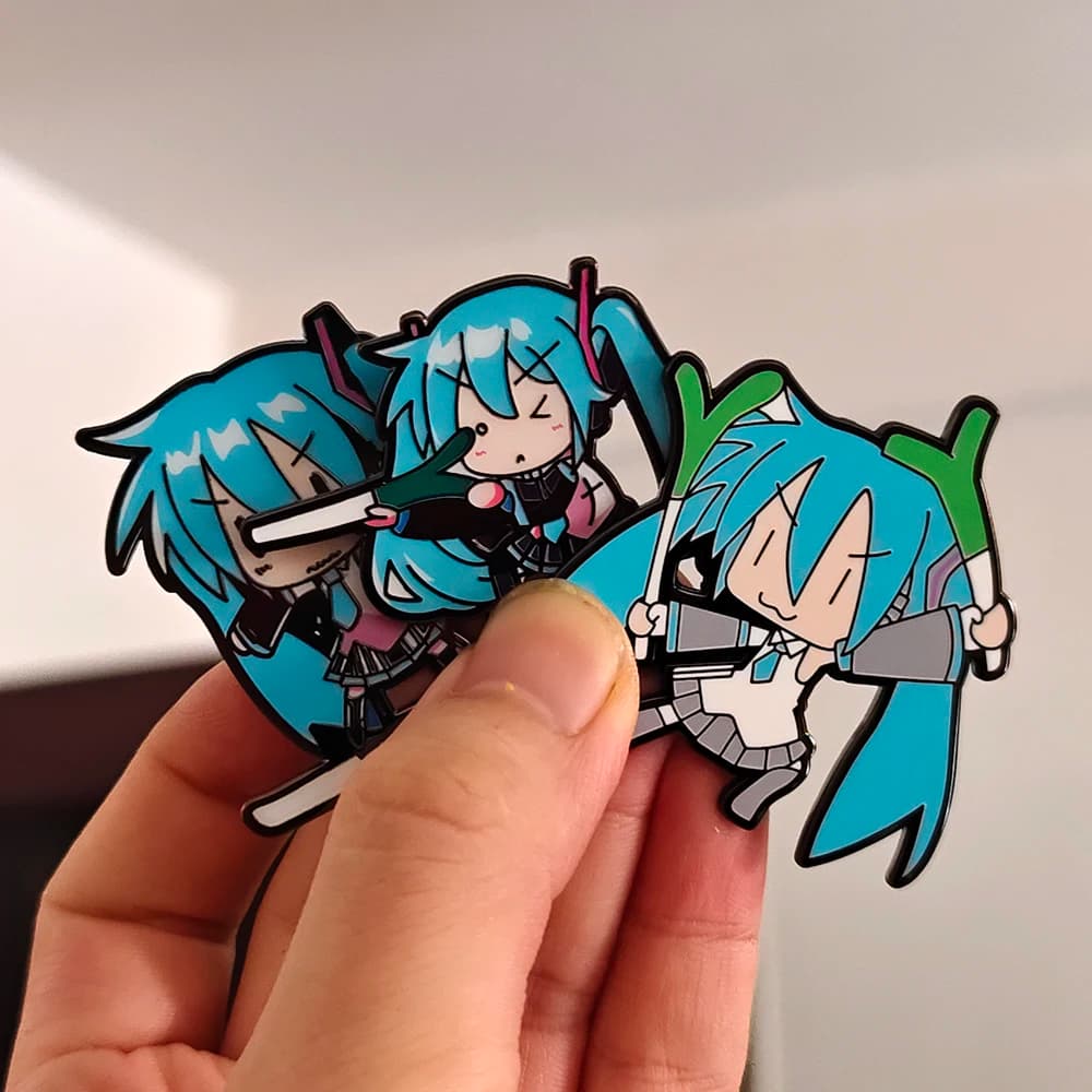 Anime-related clothing accessories, role-playing decorative badges, music girls, enamel brooches, clothes, schoolbags, backpacks