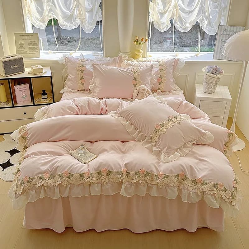 4PCS Embroidery Lace Bedding Set (Duvet Cover + Bed Sheet + Pillowcase) Quilt Cover Set Comfortable Ruffle Bedding Set Bedspread