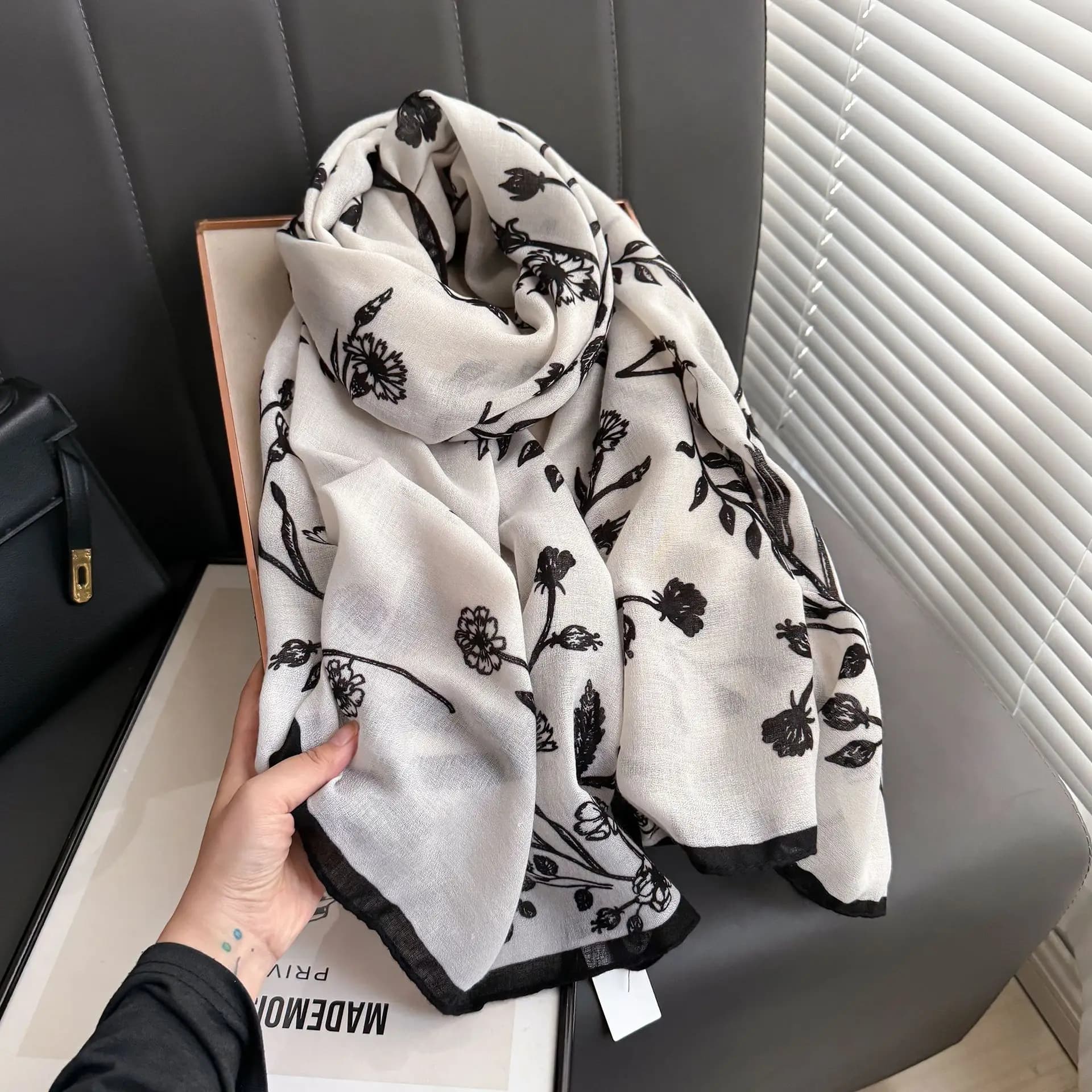 LM-002-Black / 180x90 CM