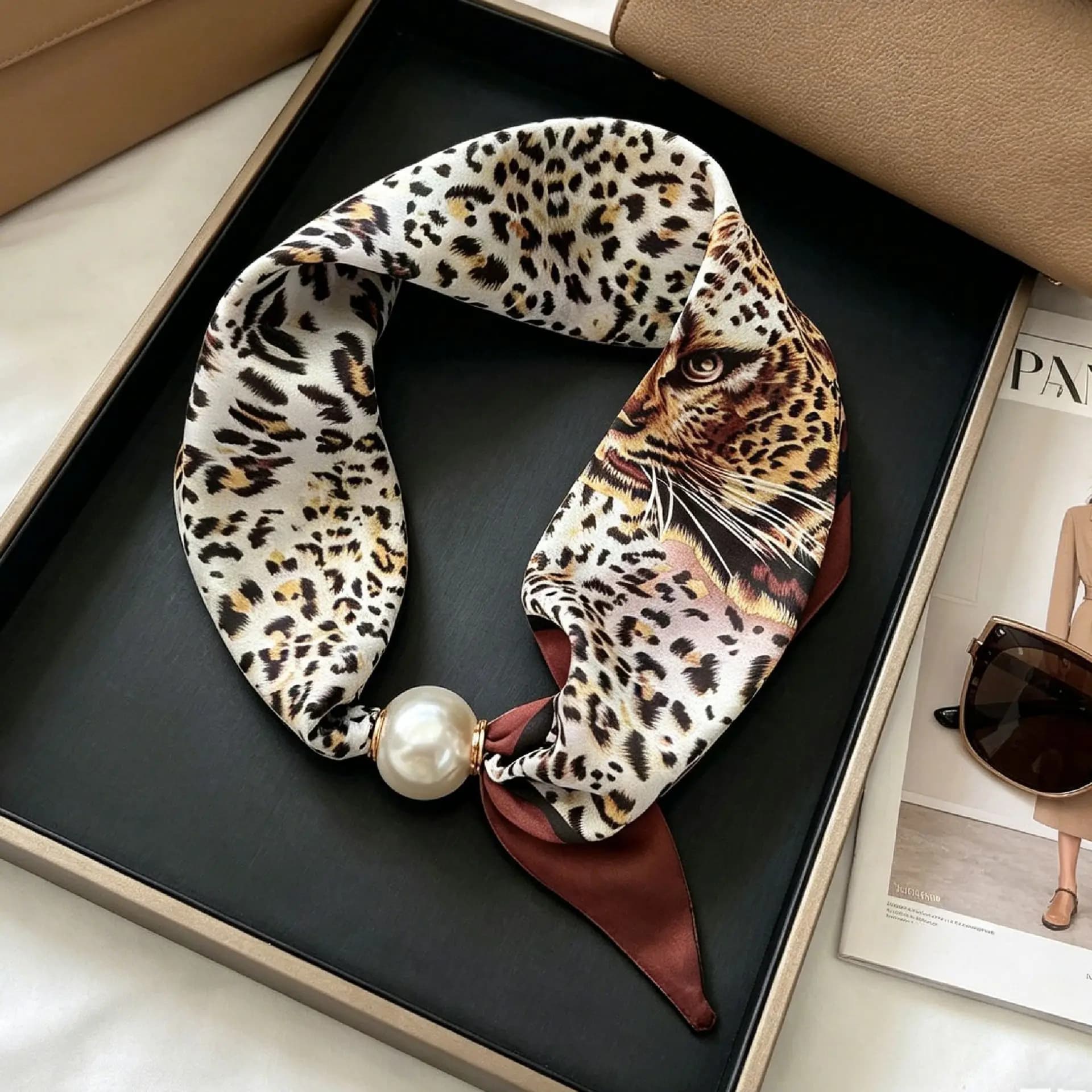 Pearl Stripe Magnetic Buckle Scarf