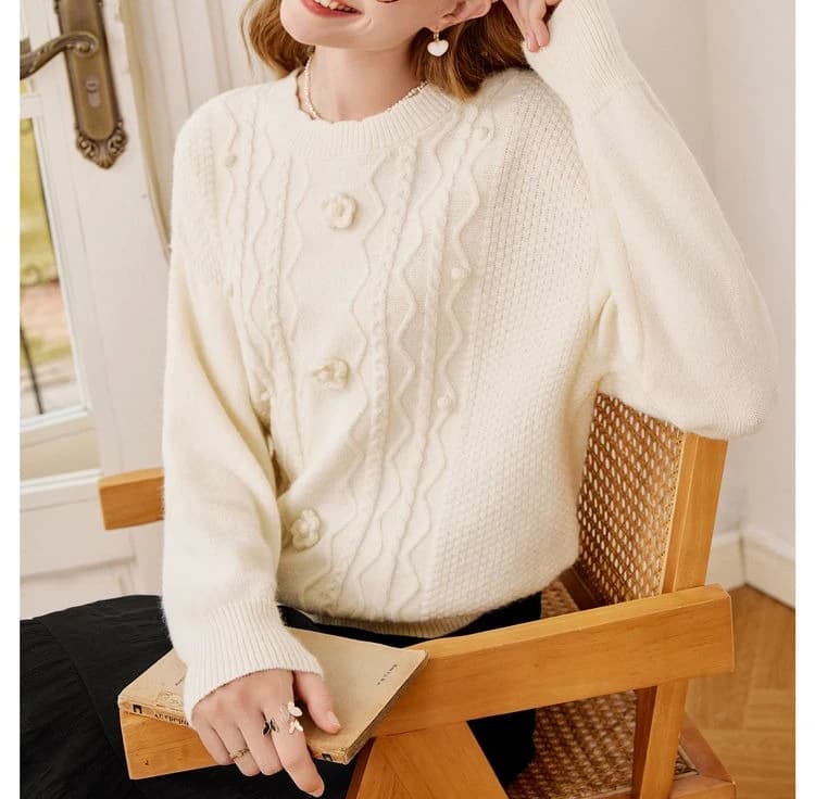 Fashion Women's Clothing 2025 Autumn  Winter New Style Temperament Reducing Loose Flower Embroidered Round Neck Sweater Knit Top