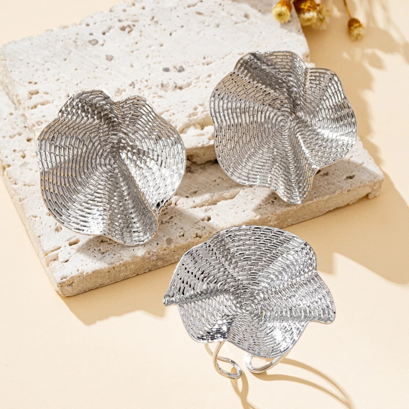 A Set of Women's Jewelry: Irregular Geometric Shapes, Fashionable and Simple Earrings and Ring Set, Suitable for Daily Wear and Vacation Wear