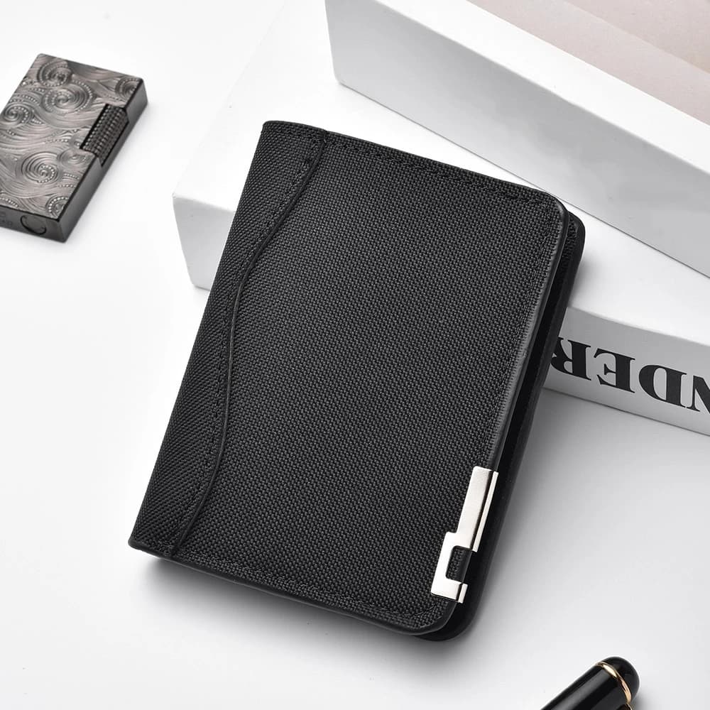Men's Minimalist Wallet with Metal Accents and Solid Color Design, Capable of Holding Banknotes, Credit Cards and a Card Holder.