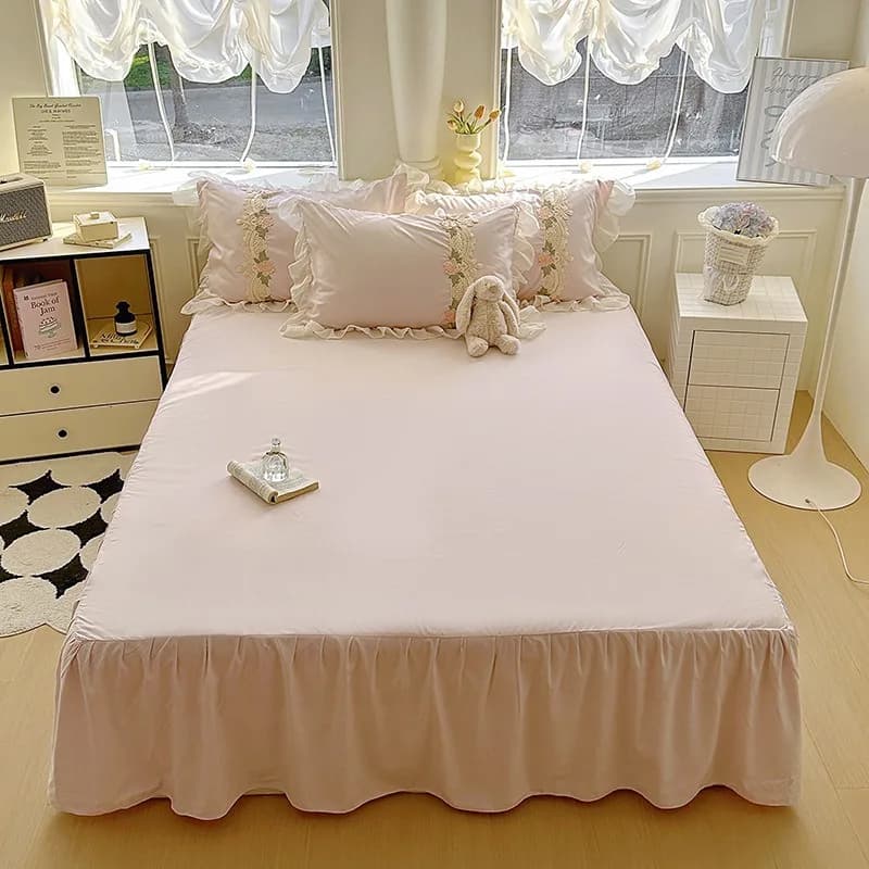 4PCS Embroidery Lace Bedding Set (Duvet Cover + Bed Sheet + Pillowcase) Quilt Cover Set Comfortable Ruffle Bedding Set Bedspread