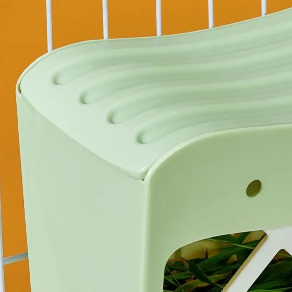 Hanging Rabbit Hay Feeder with Lid