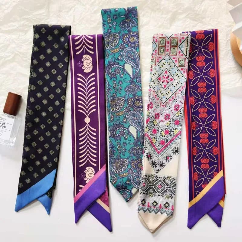 Slim Vintage Style Scarf