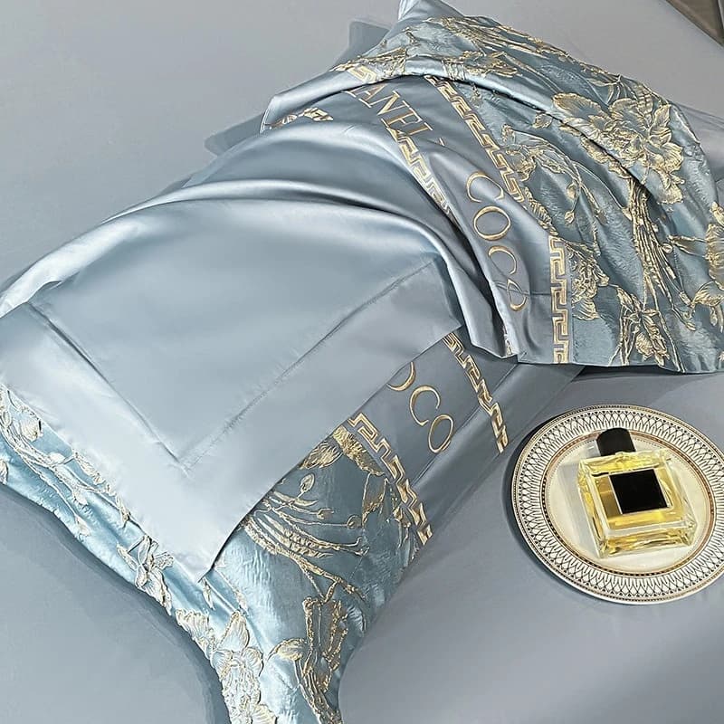 European Bedding Set High-end Luxury Cotton Four-piece Set Cotton Embroidery Quilt Cover Sheets Hats Senior Sense Bedding